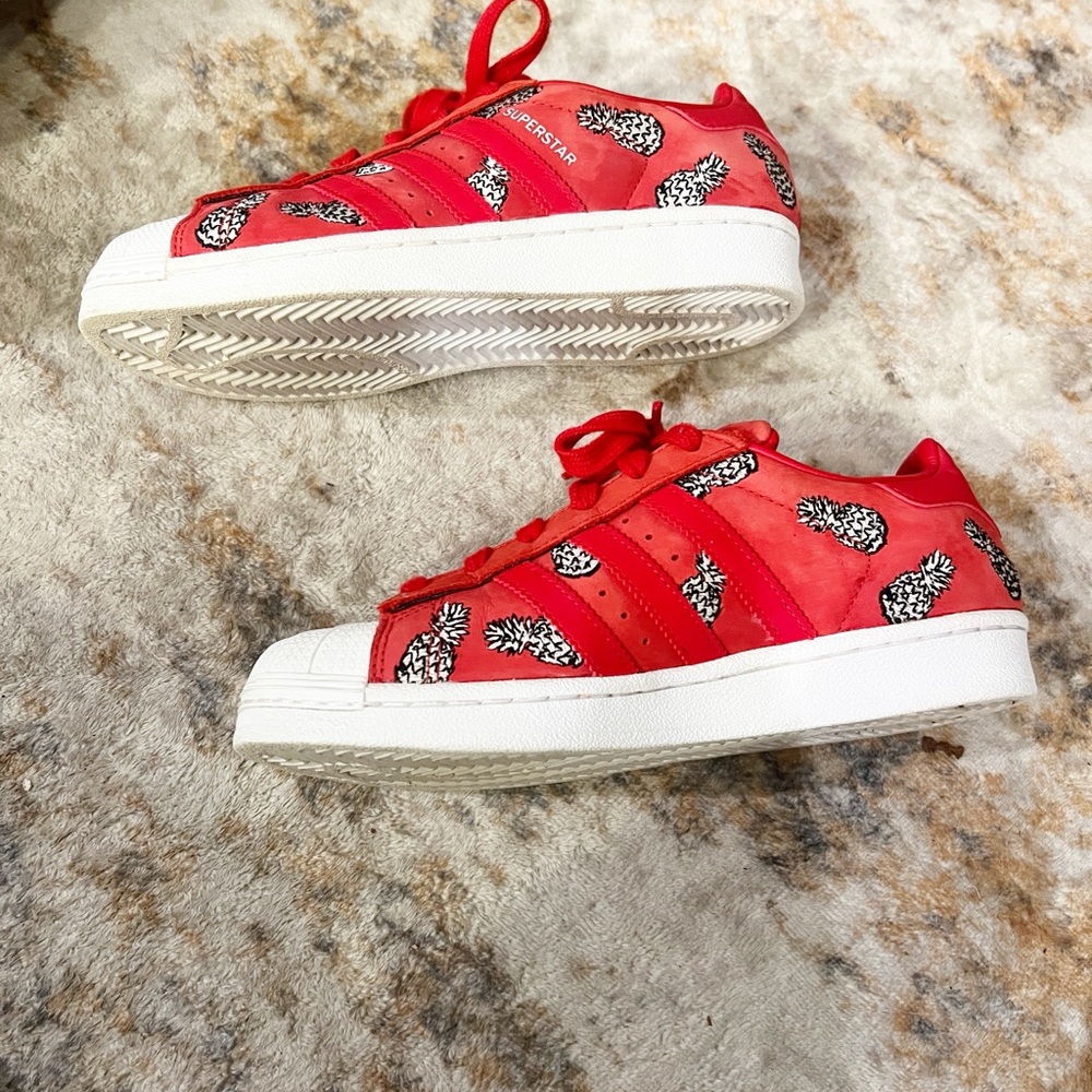 Farm Rio x Adidas Red Superstar Pineapple 6.5 - Picture 6 of 9
